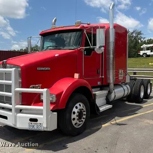 2005 Kenworth T800 semi truck