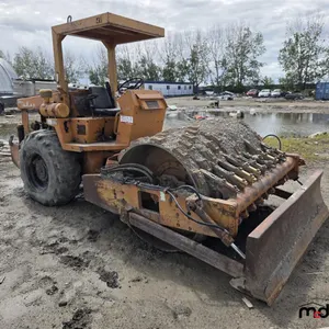SALVAGE UNIT: 1988 Sakai SV70 TB Pad Foot Compactor w/ Blade
 UNRESERVED