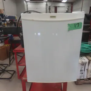 Kenmore Bar Fridge, 24x18x18