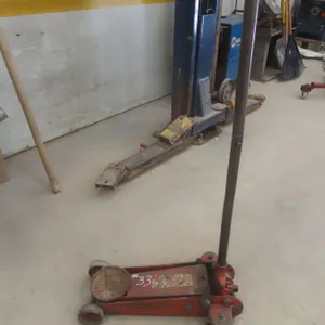 MVP Hydraulic Floor Jack, 3 Ton