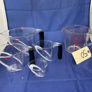 Pyrex Measuring Cup & 3 Liquid Measuring Cups