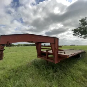 Gooseneck 2-Axle Trailer w/Ramps - 20ft L x 68"