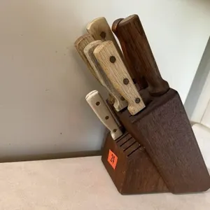 Knife block, cutlery included