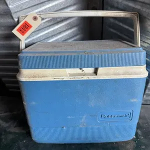 Rubbermaid cooler