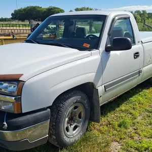 2003 Chevy Silverado 1500 6CYL truck - 303,000kms