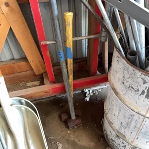 2 SLEDGE HAMMERS