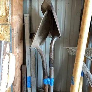 2 SHOVELS