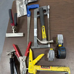 LOT OF HAND TOOLS
