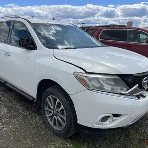 SALVAGE UNIT: 2014 Nissan Pathfinder SUV (White)
 UNRESERVED