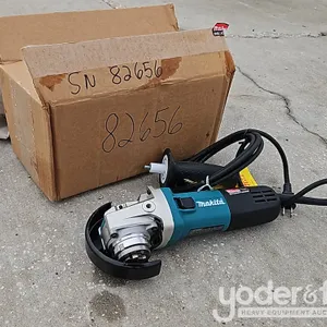 Makita GA4570 