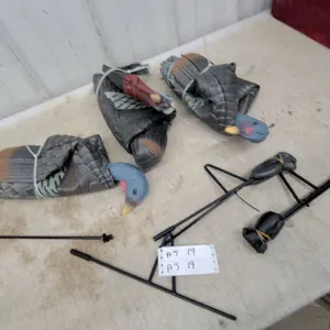 Collapsible Turkey Hunting Decoys with Ground Stakes, Set of Three