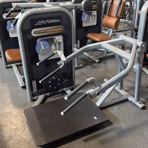 LIFE FITNESS SQUAT STATION