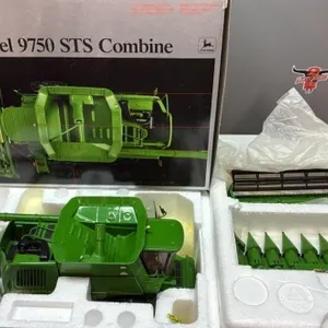 ERTL 1:16 John Deere Model 9750 ST Combine w/2