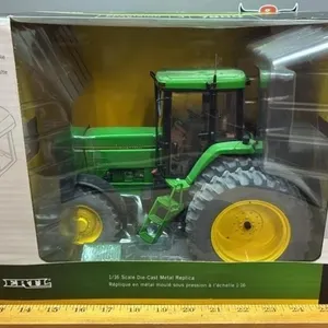 ERTL 1:16 John Deere 7800 Tractor w/Lights.