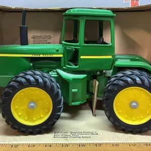 ERTL 1:16 John Deere 4WD Tractor.