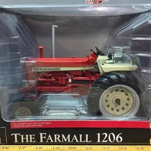 ERTL 1:16 Precision Key McCormick IH Farmall