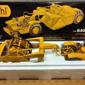 Ruehl 1:24 John Deere 840 Diesel Tractor & 400