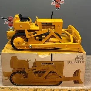 ERTL 1:16 John Deere Bulldozer.