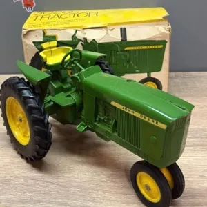 ERTL 1:15 John Deere 3020 Tractor. No muffler.