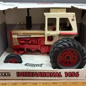 ERTL 1:16 International 1456 Tractor.