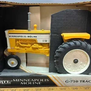 ERTL 1:16 Minneapolis Moline G-750 Tractor.