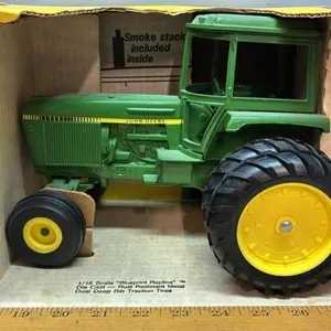 ERTL 1:16 John Deere Sound-Gard Tractor.