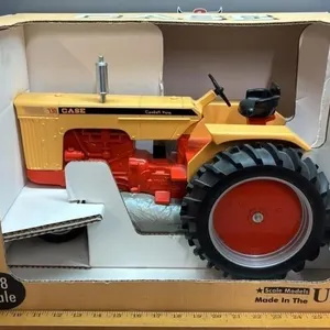 Scale Models 1:8 CASE 730 Comfort King Tractor.