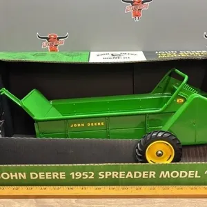 Scale Models 1:8 1952 John Deere Model L Manure