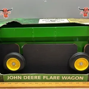 Scale Models 1:8 John Deere Flare Wagon.