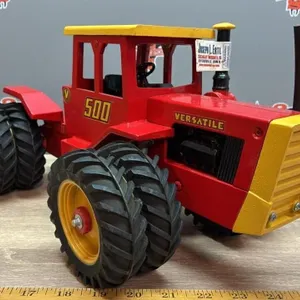 Scale Models 1:16 Versatile 500 4WD Tractor.