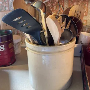 Crock W/Utensils