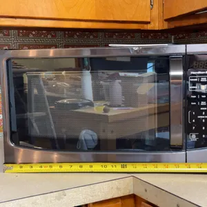 Hamilton Beach Microwave, 21 3/4”W x 17 1/2”D