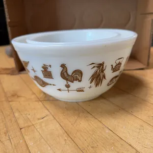 Pyrex Bowls, Small Bowl Diameter: 5 3/4” Big Bowl Diameter: 7 1/4”