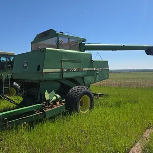 John Deere 7721 Pull Type Combine
