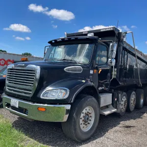 2006 Freightliner Quad Axle Dump Truck (Title in Delay)