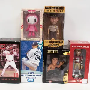 FLAT OF BOBBLE HEADS/COLLECTABLES