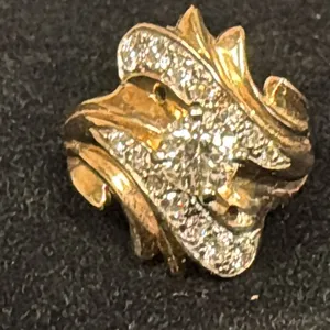 APPROX 10K LADIES RING SET WITH DIAMONDS (.015-.58CT, 6.5G)
