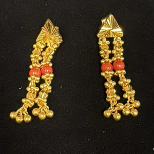 PAIR APPROX 22K EARRINGS SET WITH ORANGE BEADS (10.8G)