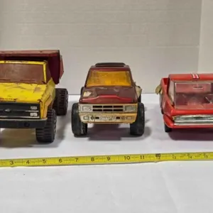 3 vintage model trucks - Tonka, Nylint