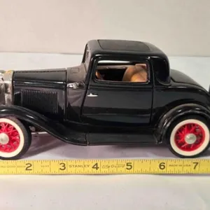 1932 Ford 3-Window Coupe, scale 1:18