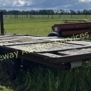 20ft Gooseneck flat deck trailer no vin.