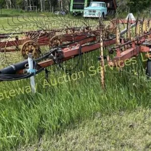 Tonutti V12 hay rake