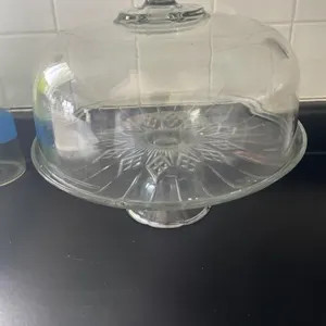 Glass cake stand