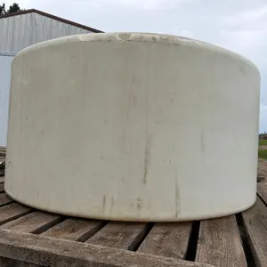 1000 gallon poly tank