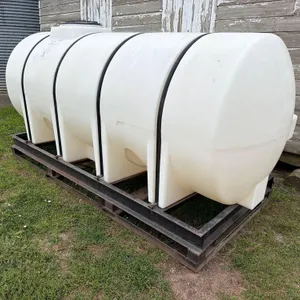 1000 gallon poly tank on skid