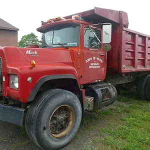 1990 Mack RD690S Dump Truck