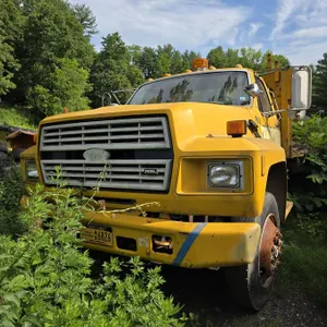 (#4) 1993 Ford F-700 Flatbed