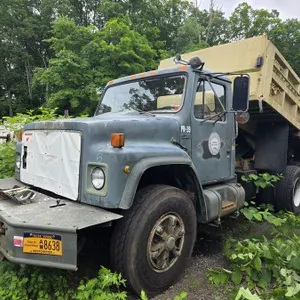 (#6) 1987 International 1954 Dump Truck