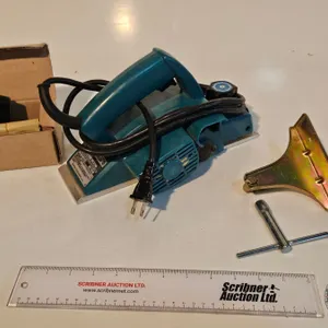 Makita Power Planer w/Accessories