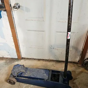 Bradbury Floor Jack (44-1/2"H)